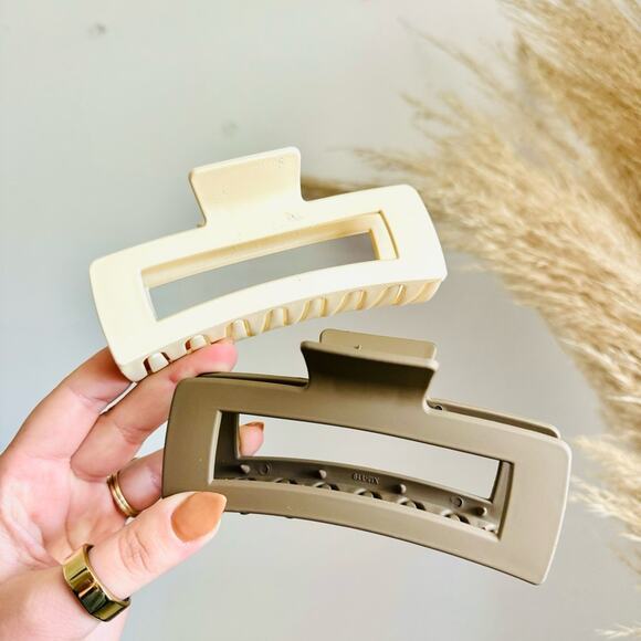 2 NEW ANTHROPOLOGIE Beige Jumbo XL Rectangular Open Matte Plastic Hair Claw Clip - Picture 1 of 16